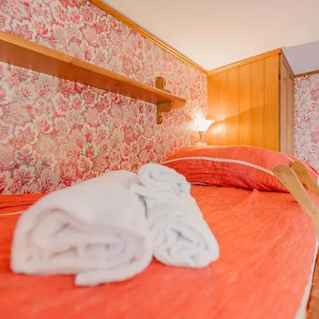 Casa Verocai - Mountain View Terrace & Parking 아파트
