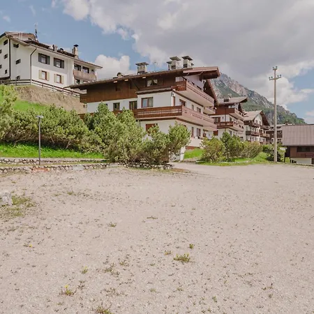 Casa Verocai - Mountain View Terrace & Parking 아파트 코르티나 담페조